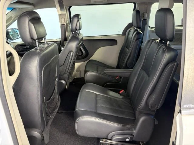 Used 2013 White Chrysler Touring image 32