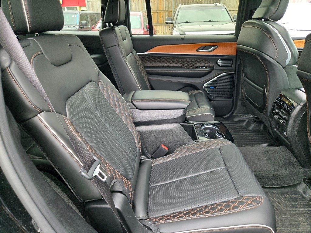 Used 2021 Black Jeep Summit image 10