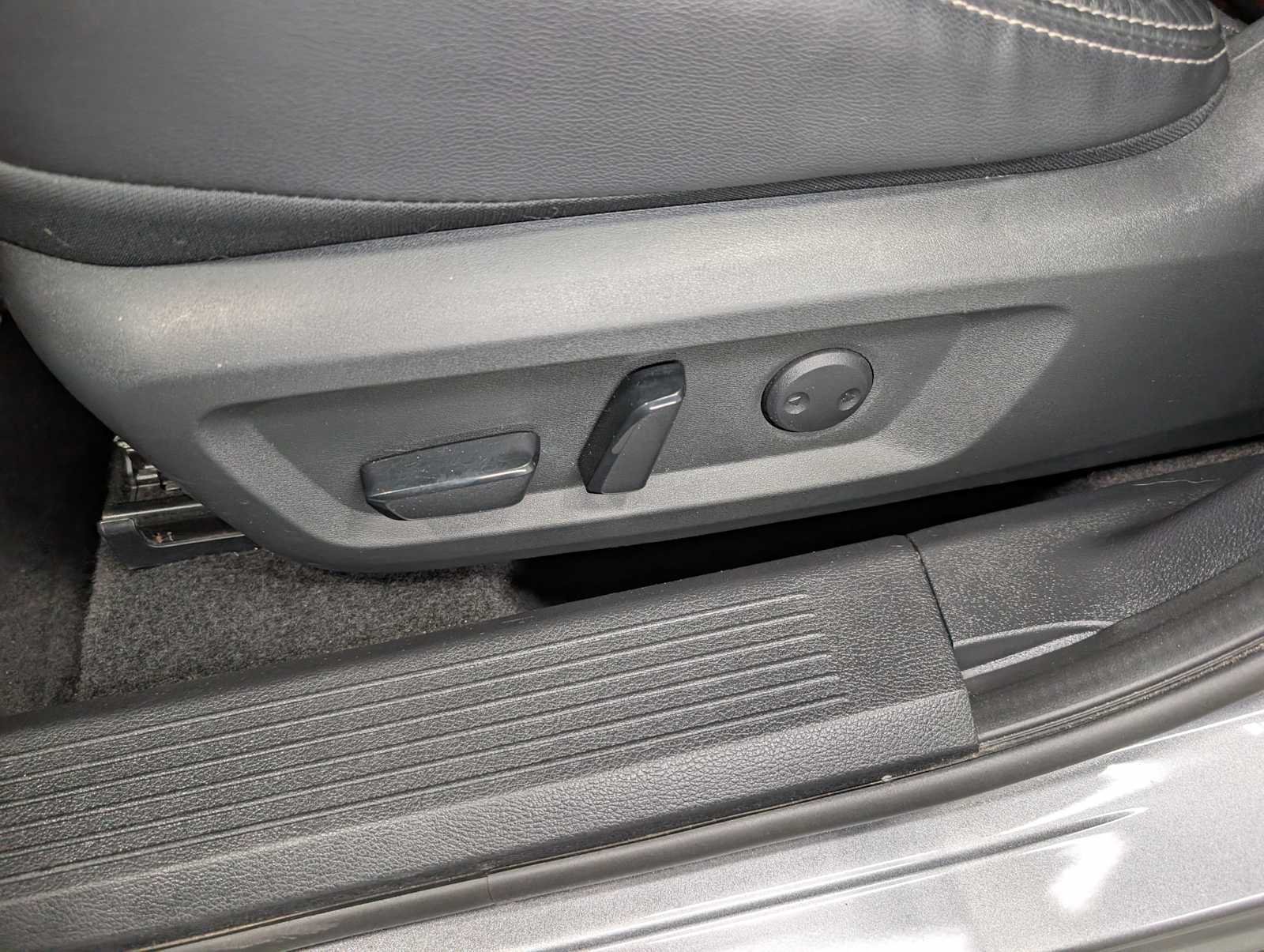 Used 2021 Gun Metallic Nissan SL image 31