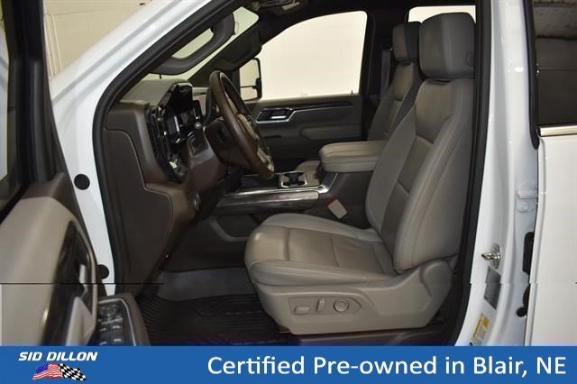 Used 2025 Summit White Chevrolet LTZ image 8