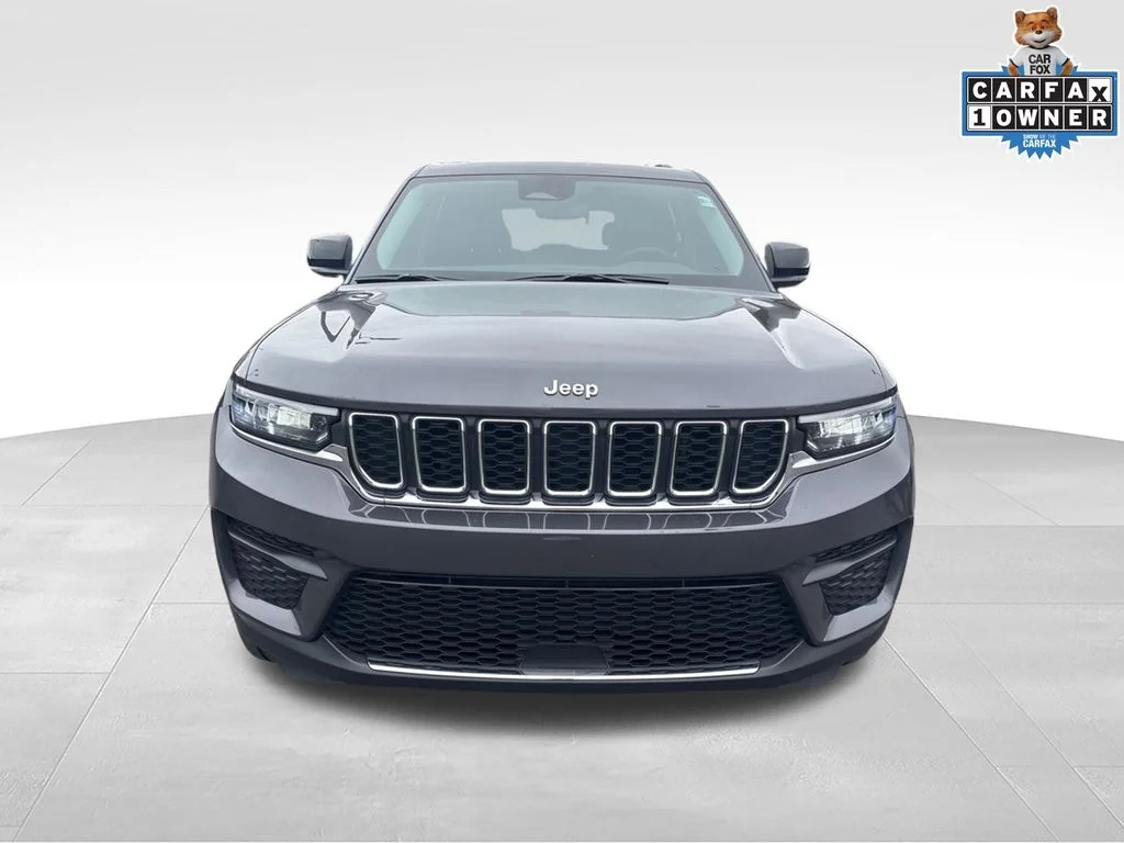 Used 2023 Gray Jeep Laredo image 9