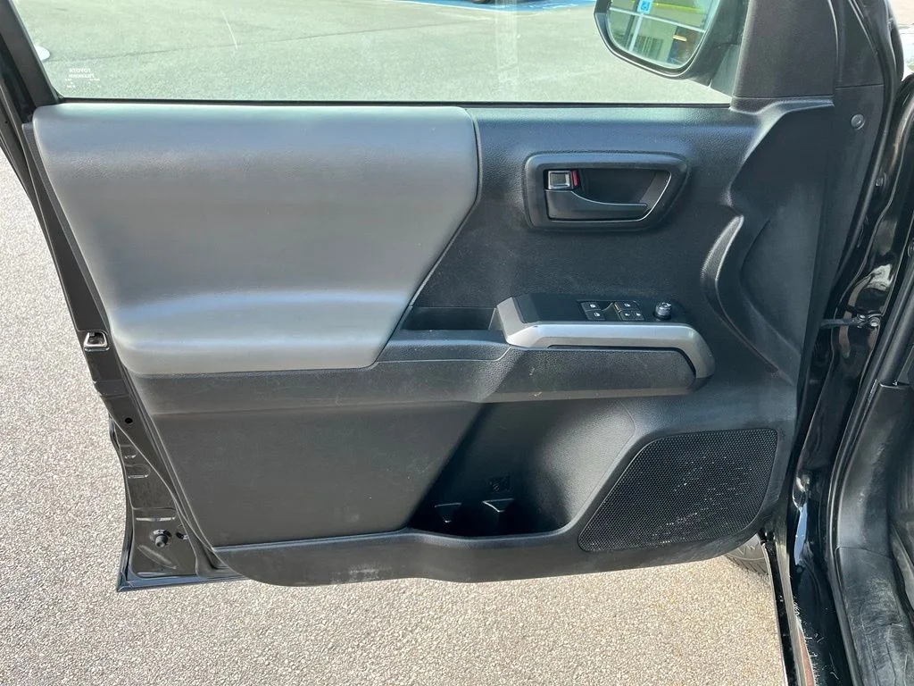 Used 2022 Black Toyota SR5 image 11