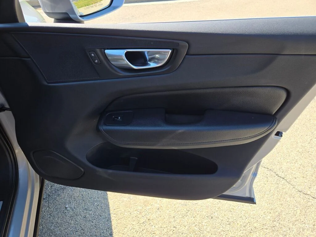 Used 2022 Gray Volvo T8 Inscription Expression image 8