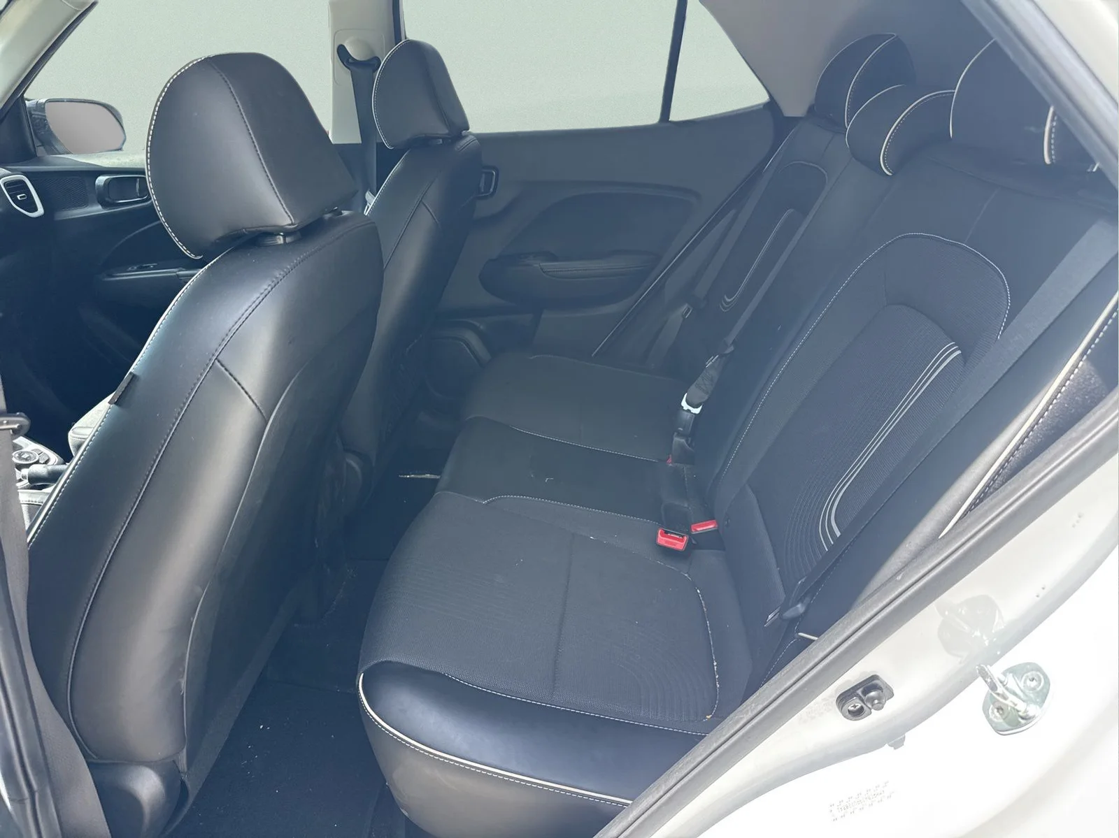 Used 2023 Ceramic White Hyundai Limited image 21