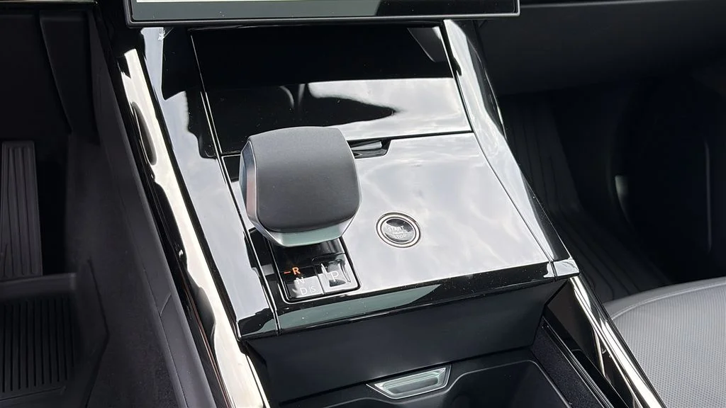 New 2027 White Land Rover SE image 20