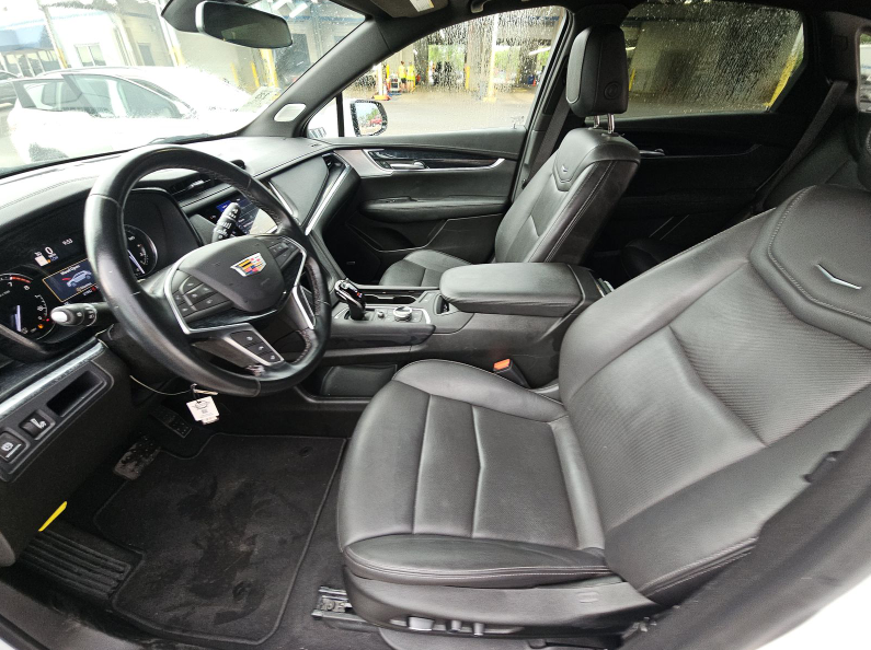 Used 2025 White Cadillac Premium Luxury image 9