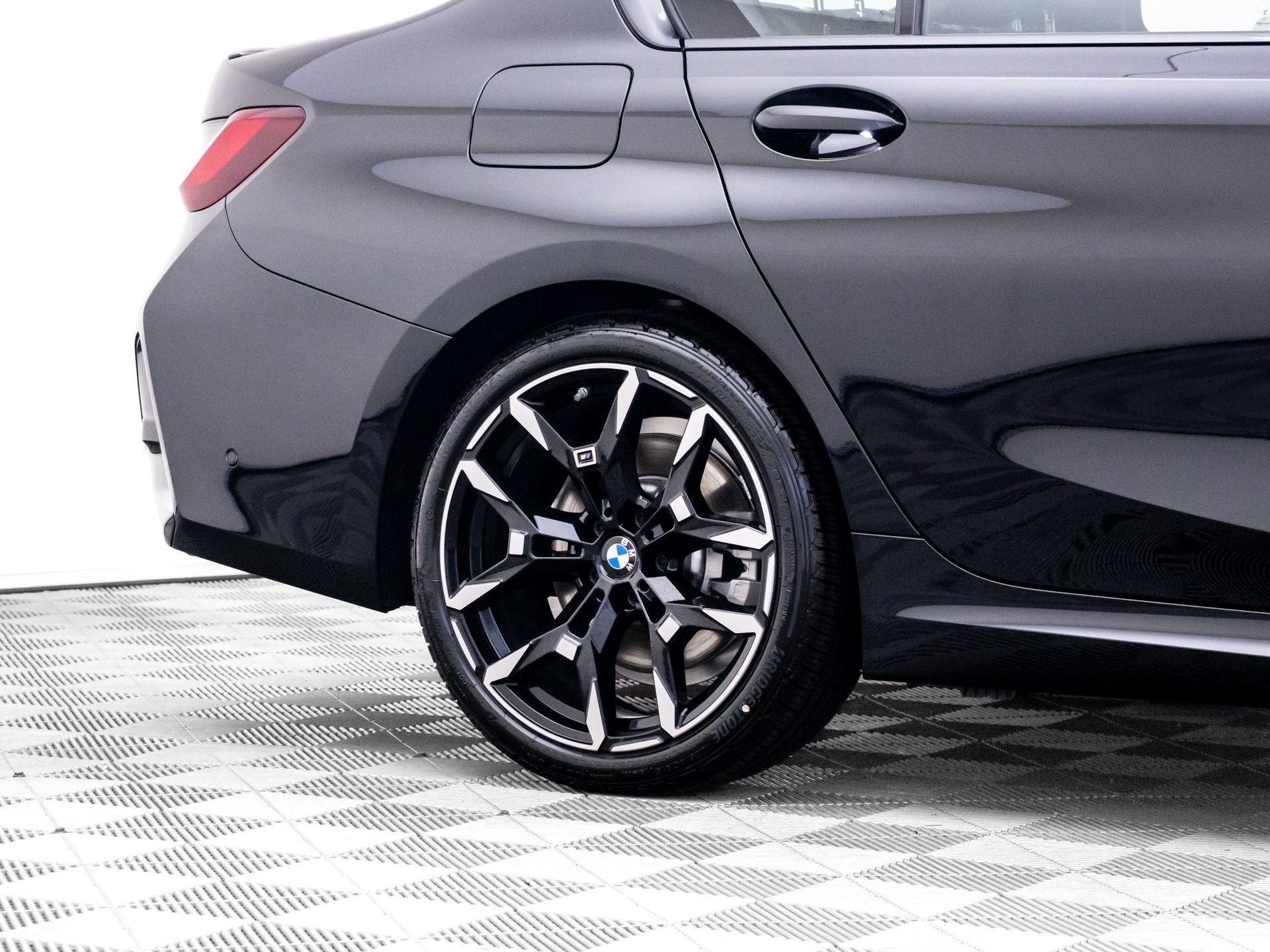 New 2026 Black Sapphire Metallic BMW 330i xDrive image 38