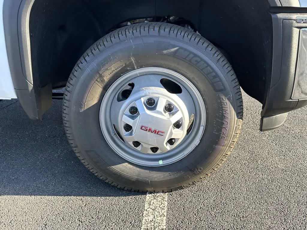 2025 GMC Sierra 3500HD Pro - Photo 23