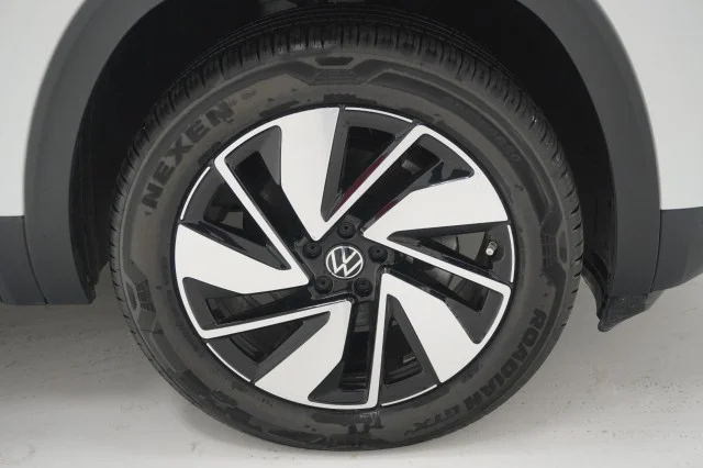 New 2026 Opal White Pearl Volkswagen 2.0T SE w/Technology image 5