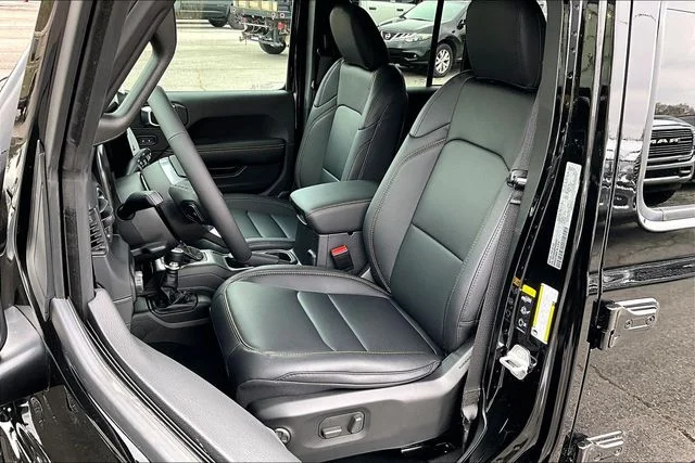 New 2026 Black Clear-Coat Exterior Paint Jeep Sahara image 8