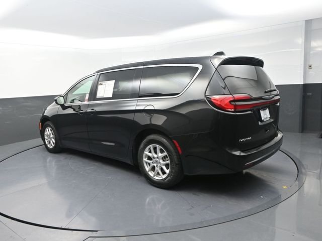 Used 2023 Black Chrysler Touring L image 7
