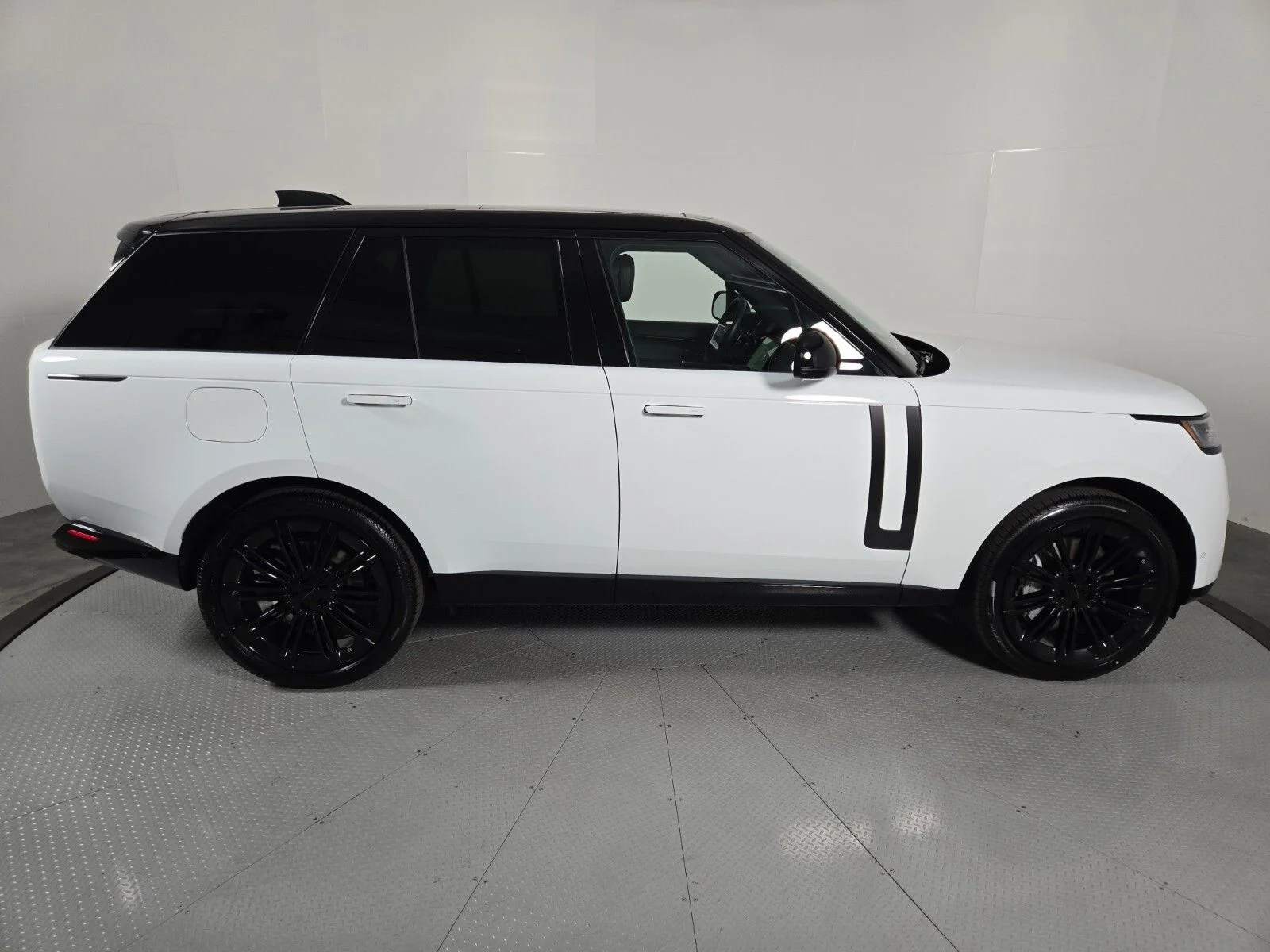 New 2026 Fuji White Land Rover SE image 6