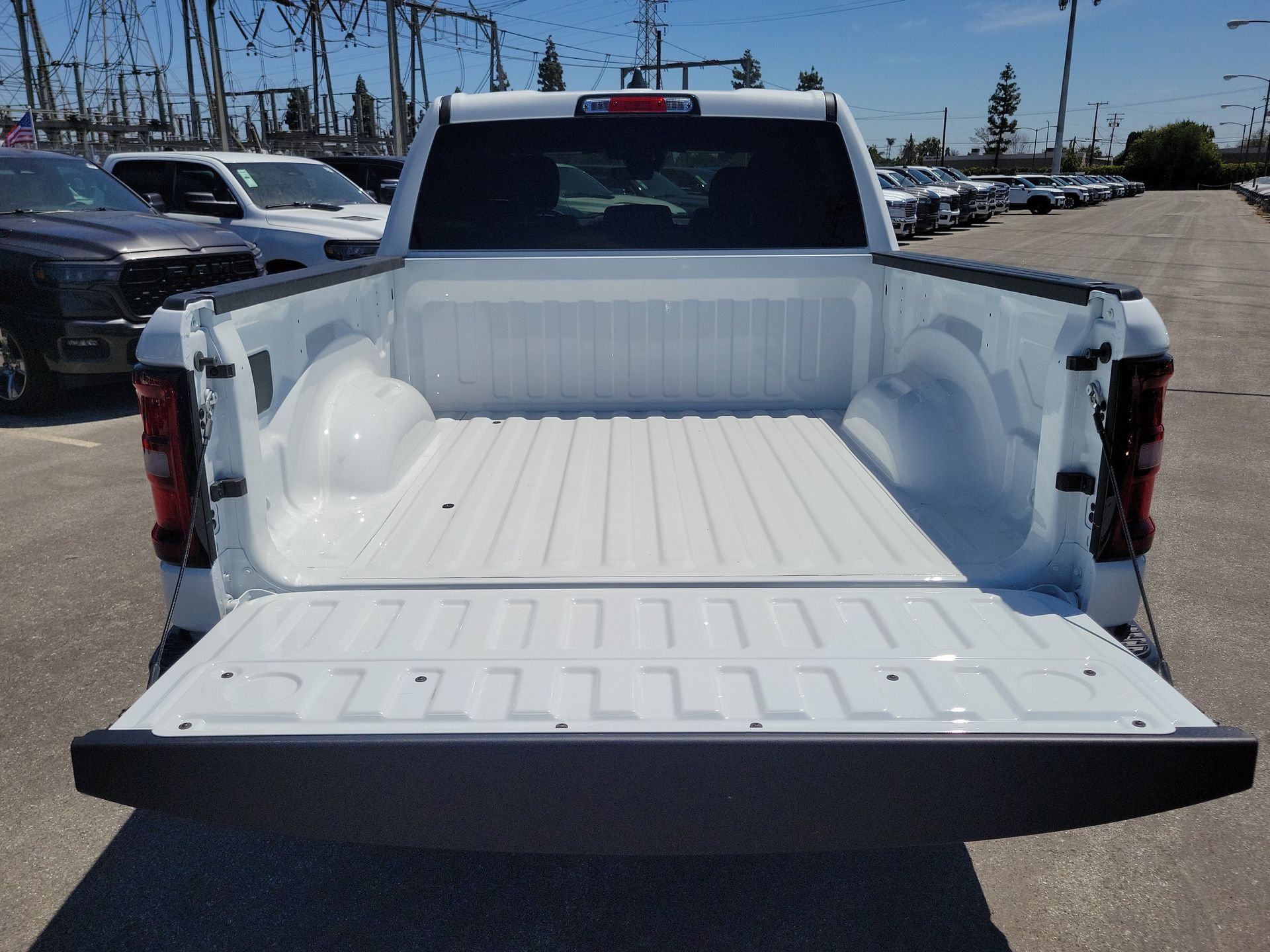 New 2026 Bright White Clear-Coat Exterior Paint RAM Tradesman image 16