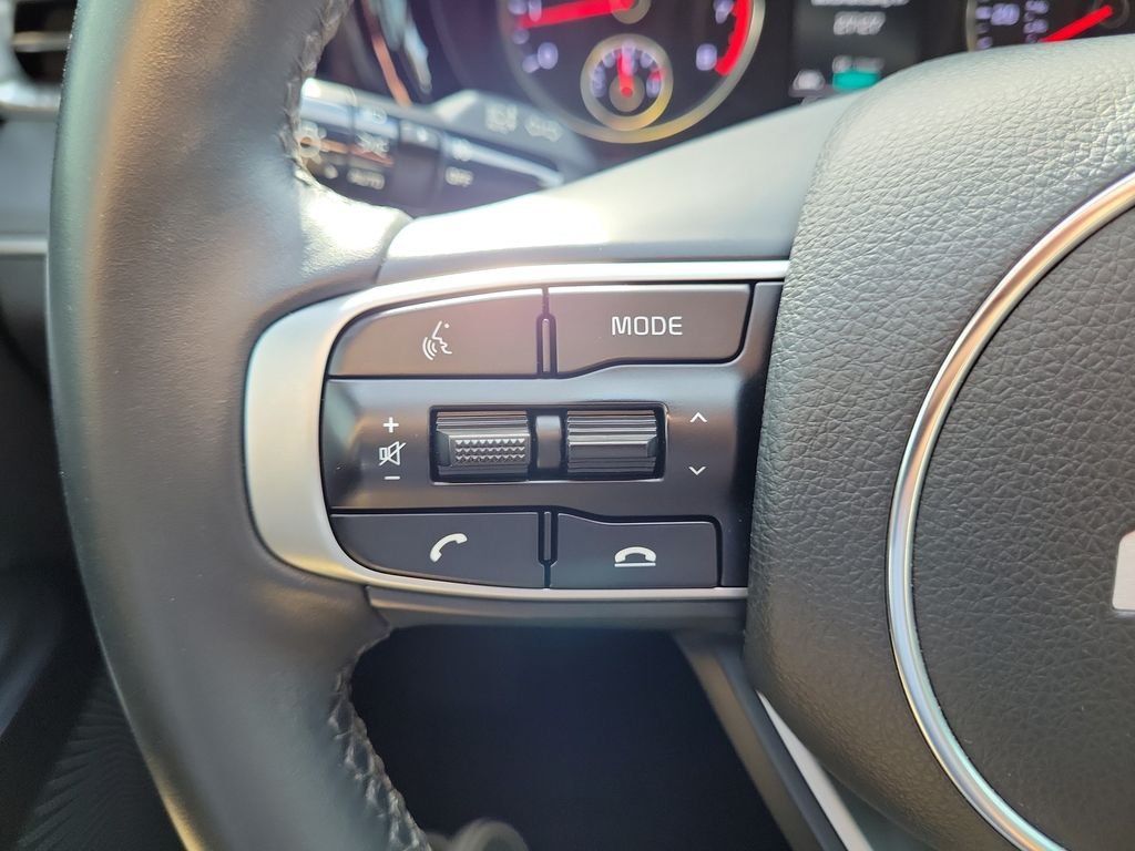 Used 2024 White Kia GT-Line image 25