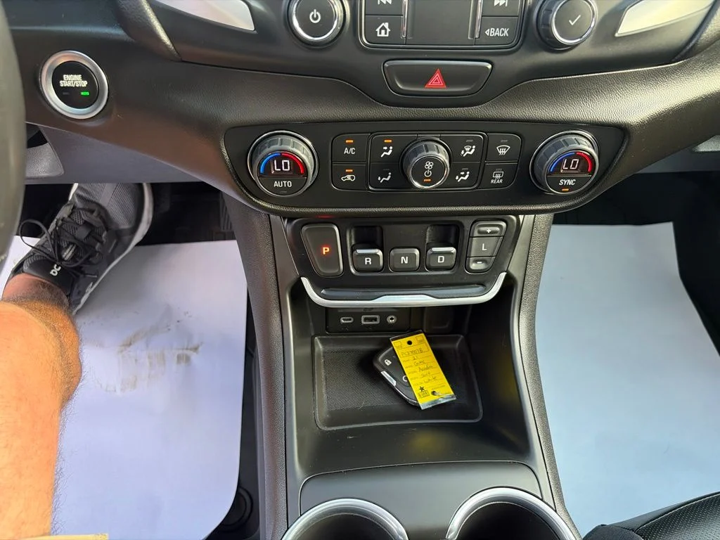 Used 2021 White GMC SLT image 26