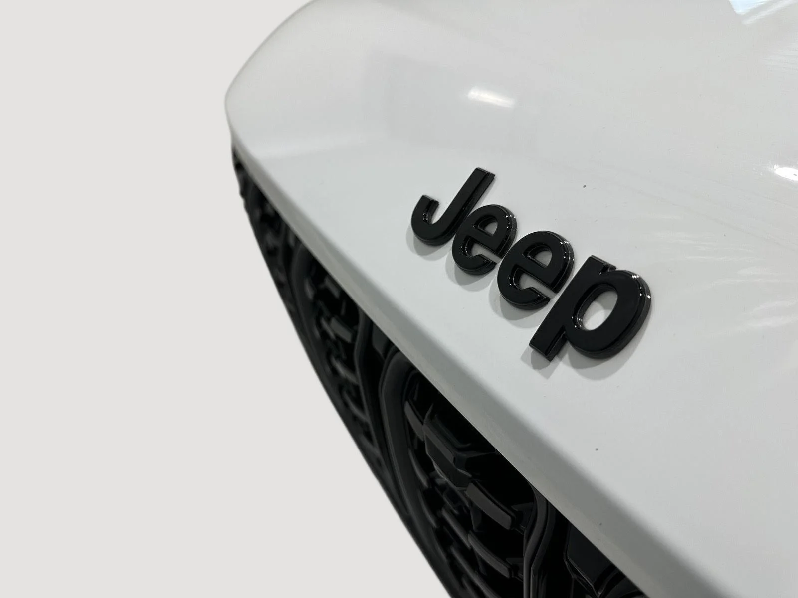 Used 2025 White Jeep Summit image 28