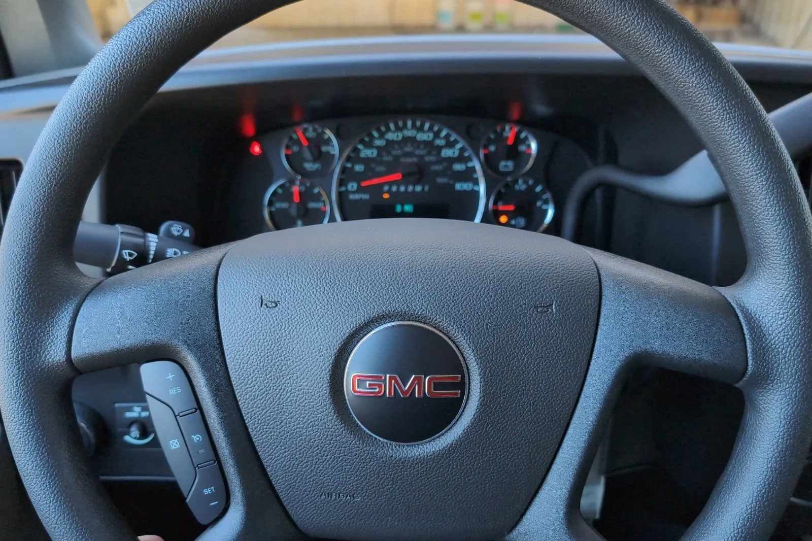 2025 GMC Savana Cargo Work Van - Photo 23