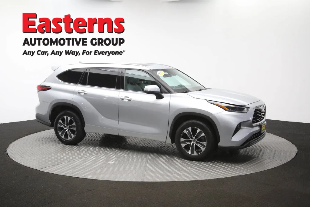 Used 2021 Silver Toyota XLE image 54