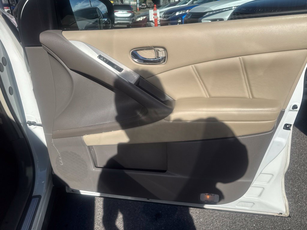 Used 2012 White Nissan SL image 16
