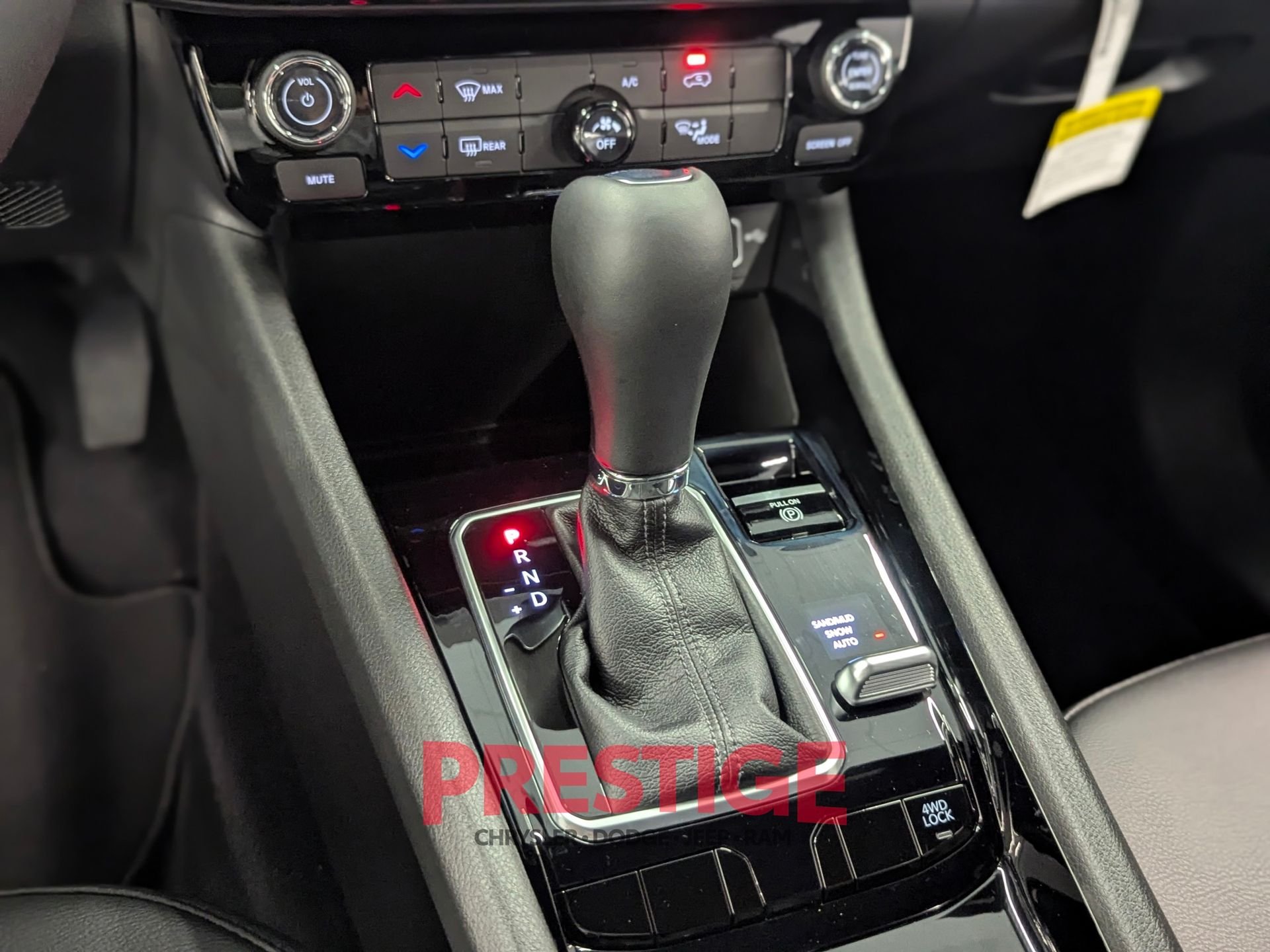 New 2026 Bright White Clearcoat Jeep Latitude image 20