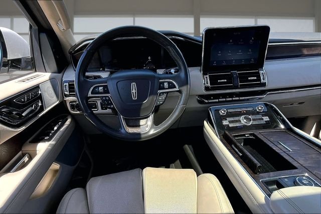 Used 2020 White Lincoln Reserve image 5