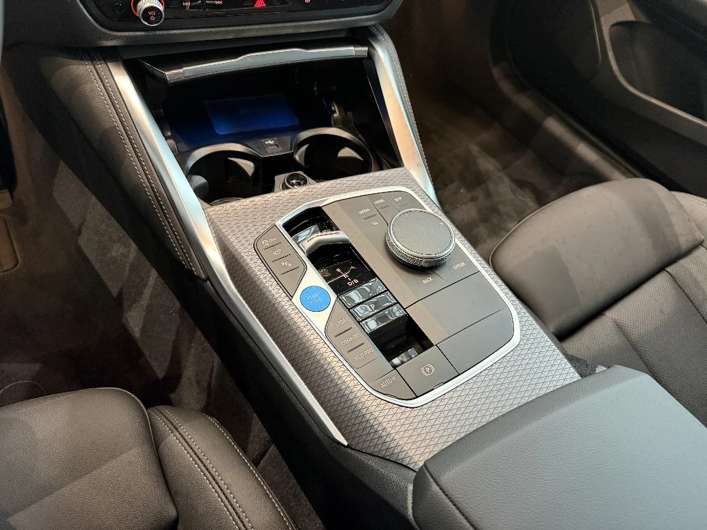New 2026 Tanzanite Blue II Metallic BMW M60 image 10