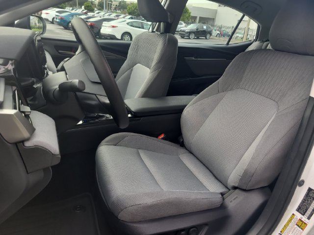 Used 2025 White Toyota LE image 17