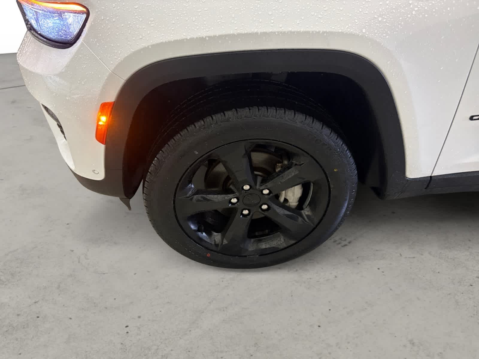 Used 2023 Bright White Jeep Limited image 5