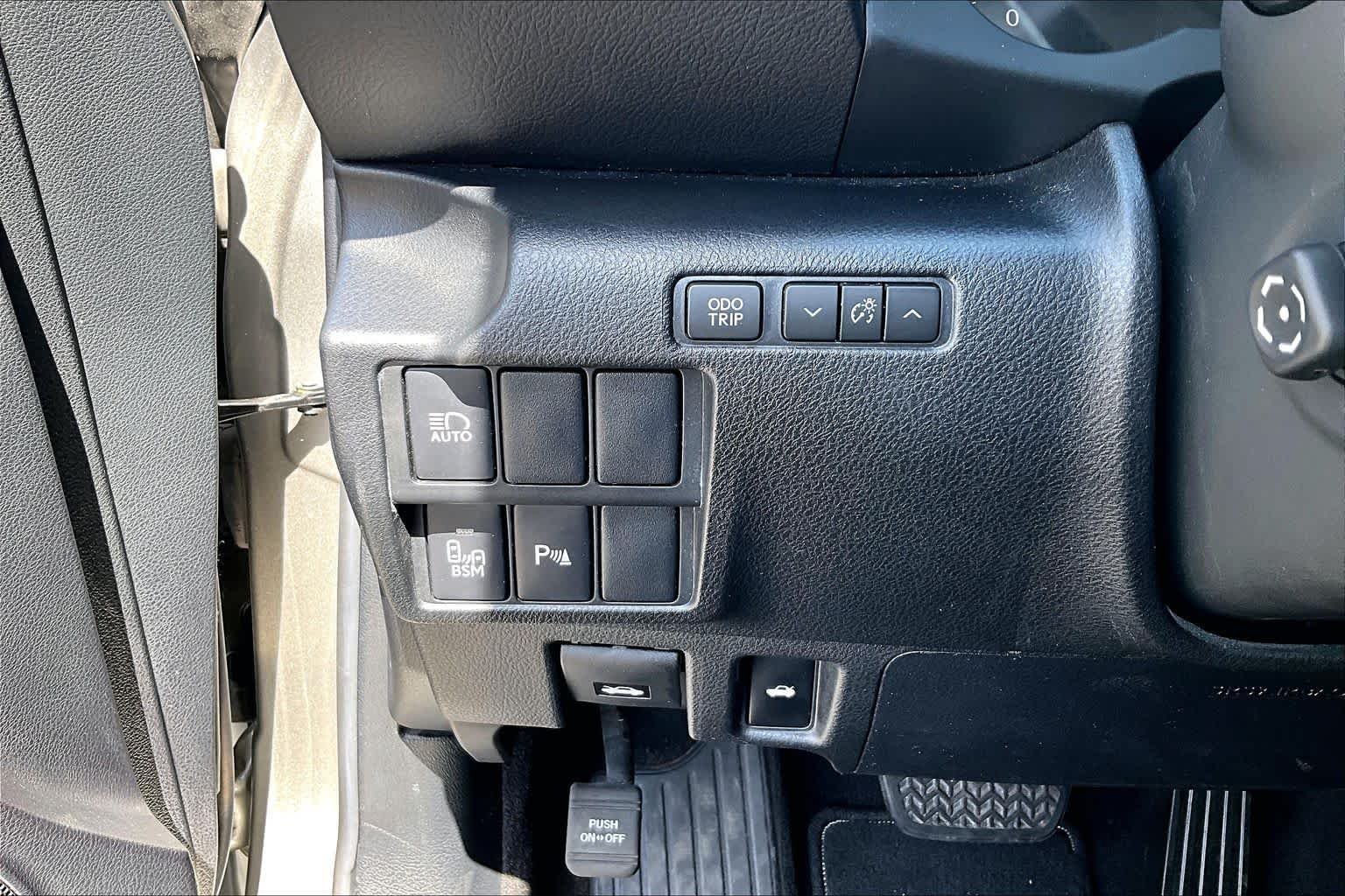 Used 2019 Atomic Silver Lexus  image 34