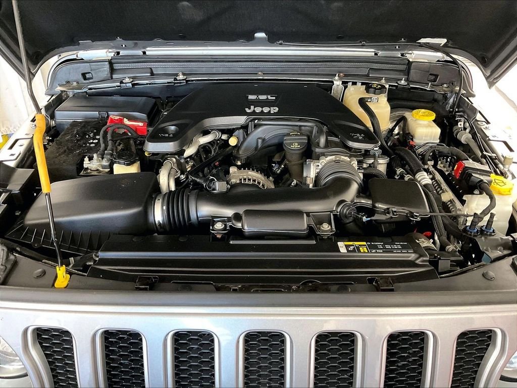 Used 2018 Silver Jeep Unlimited Sahara image 29