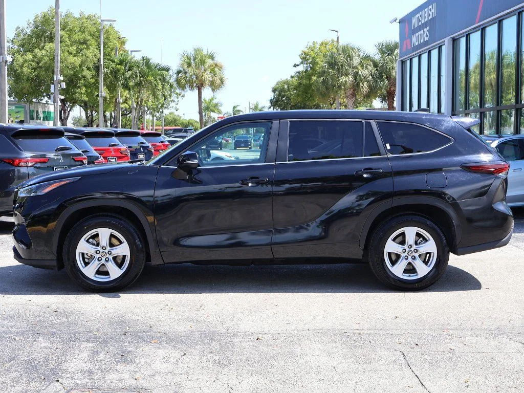 2024 Toyota Highlander LE - Photo 15
