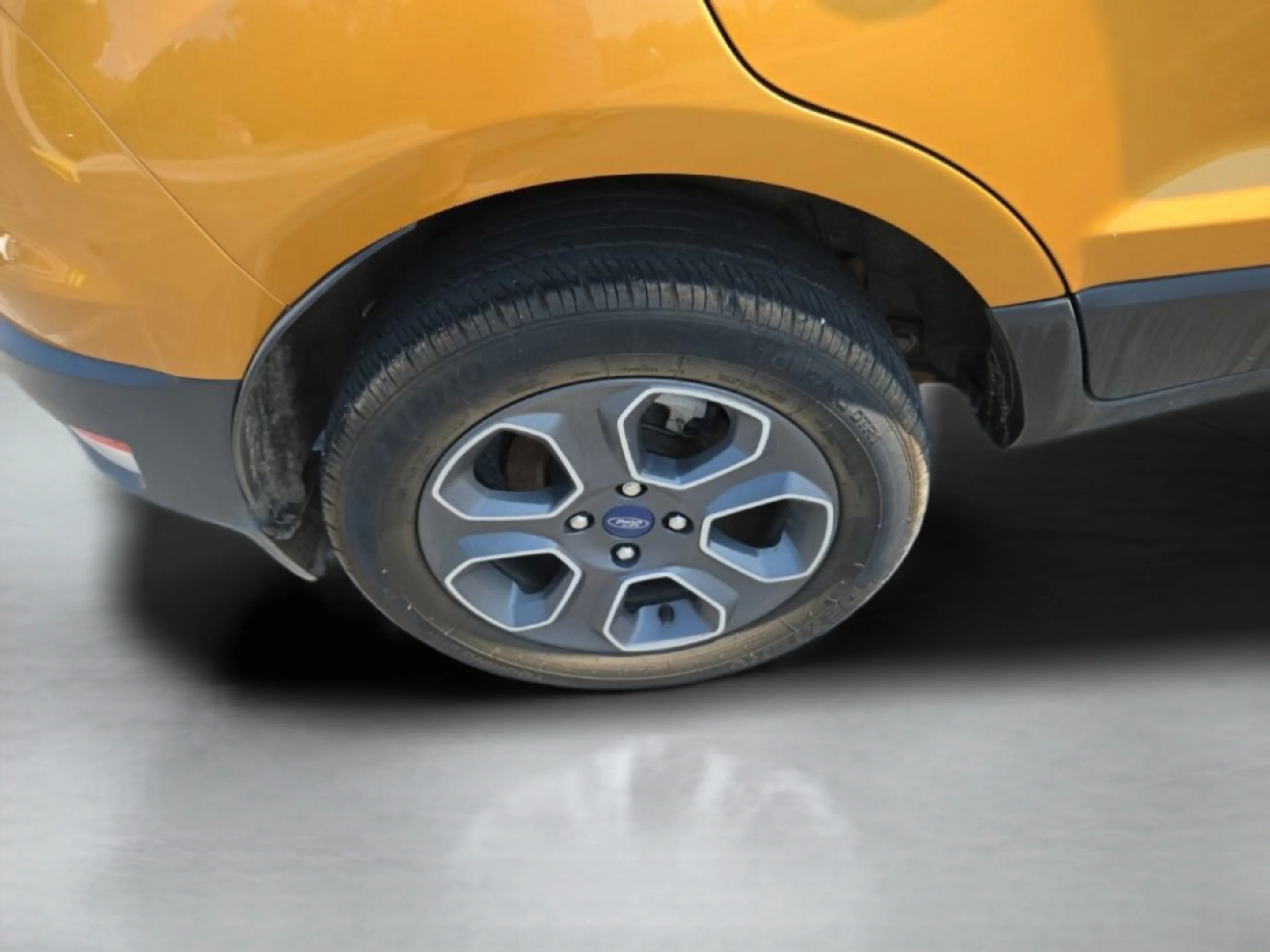 Used 2021 Yellow Ford S image 31