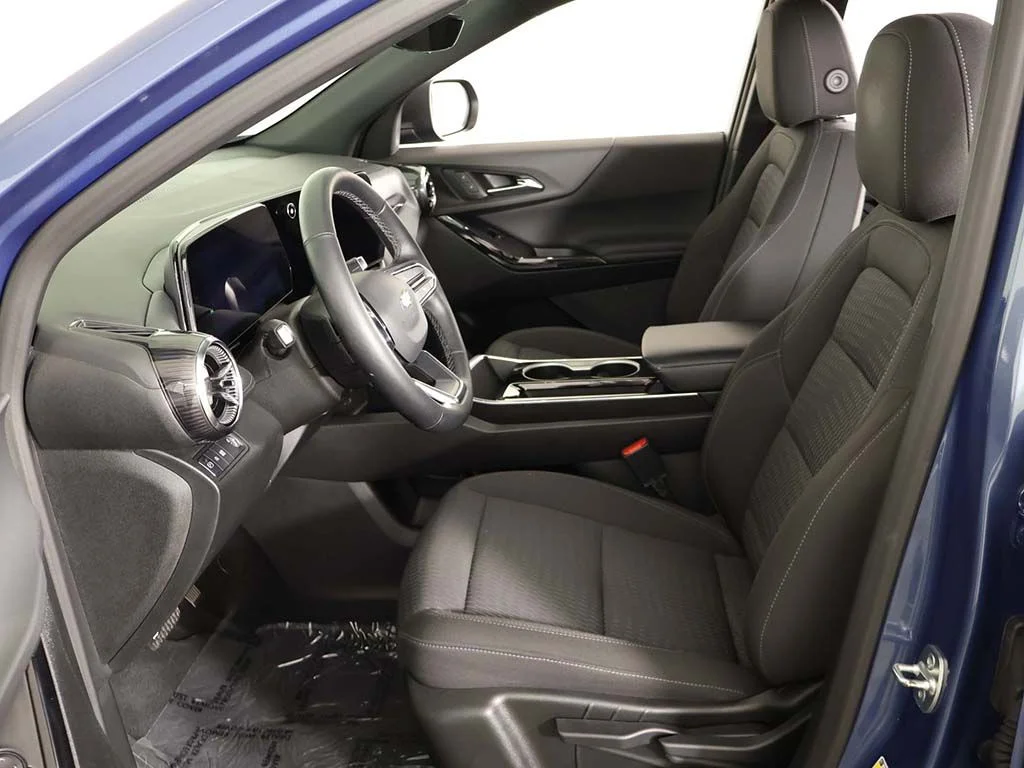 Used 2025 Lakeshore Blue Chevrolet LT image 31