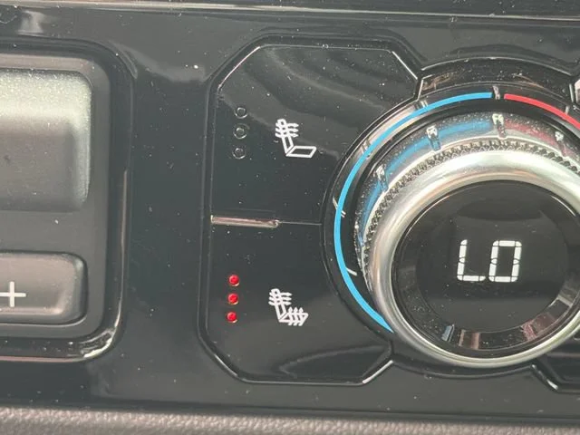 Used 2025 Summit White GMC SLE image 30