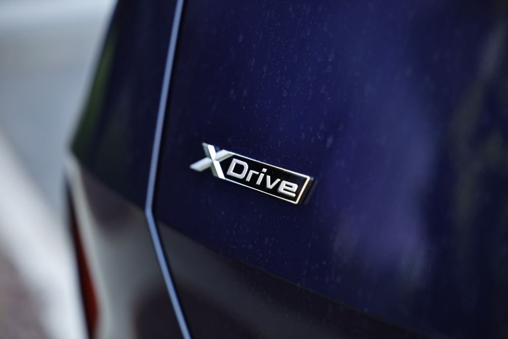 New 2026 Tanzanite Blue II Metallic BMW 30 xDrive image 9