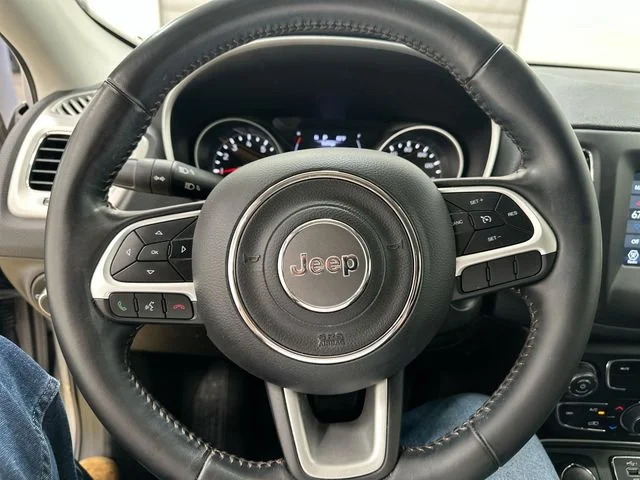 Used 2021 Silver Jeep Latitude image 12