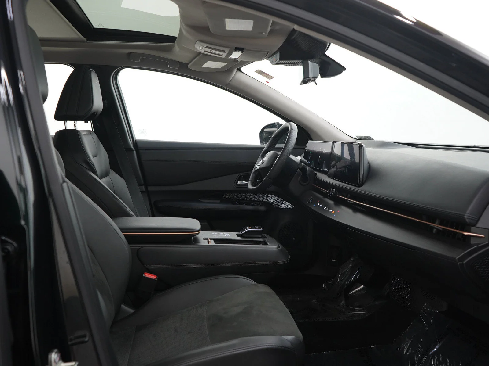 Used 2023 Northern Lights Metallic Nissan PREMIERE image 13