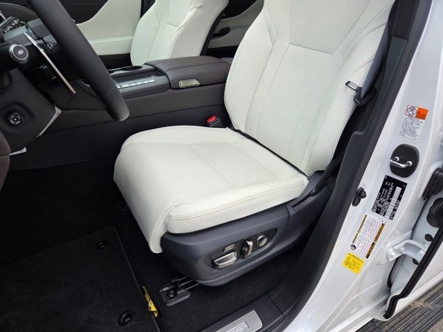 New 2026 Eminent White Pearl Lexus LUXURY image 13