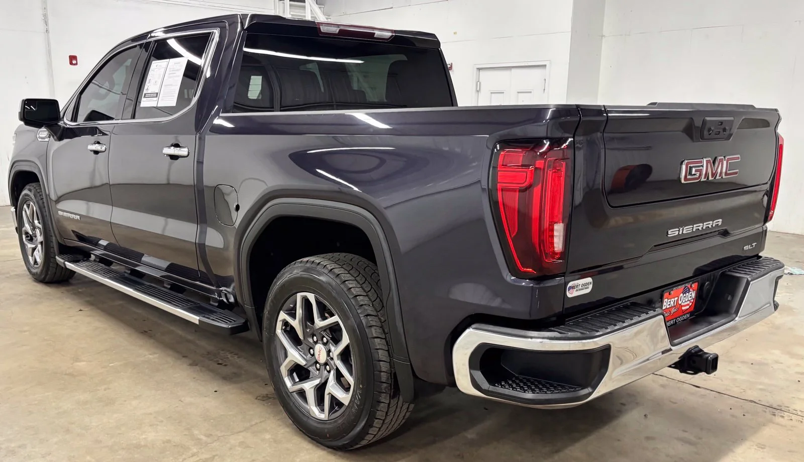 Used 2022 Silver GMC SLT image 4
