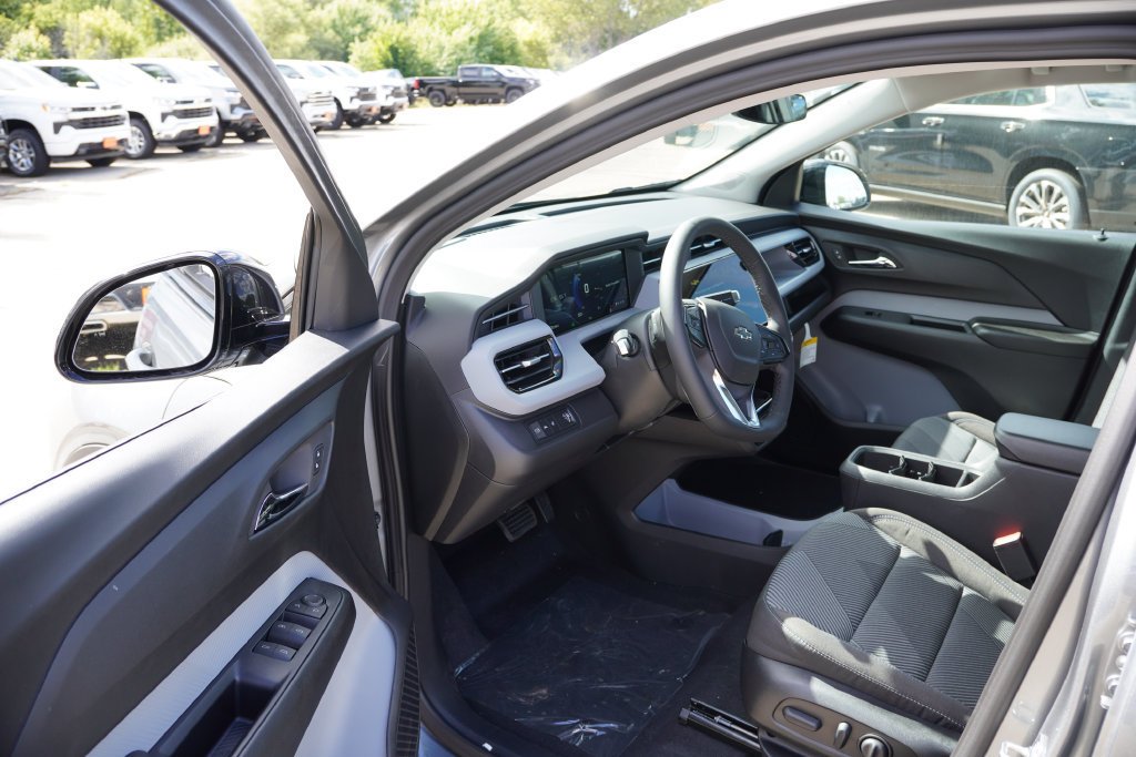 2027 Chevrolet Bolt LT - Photo 10
