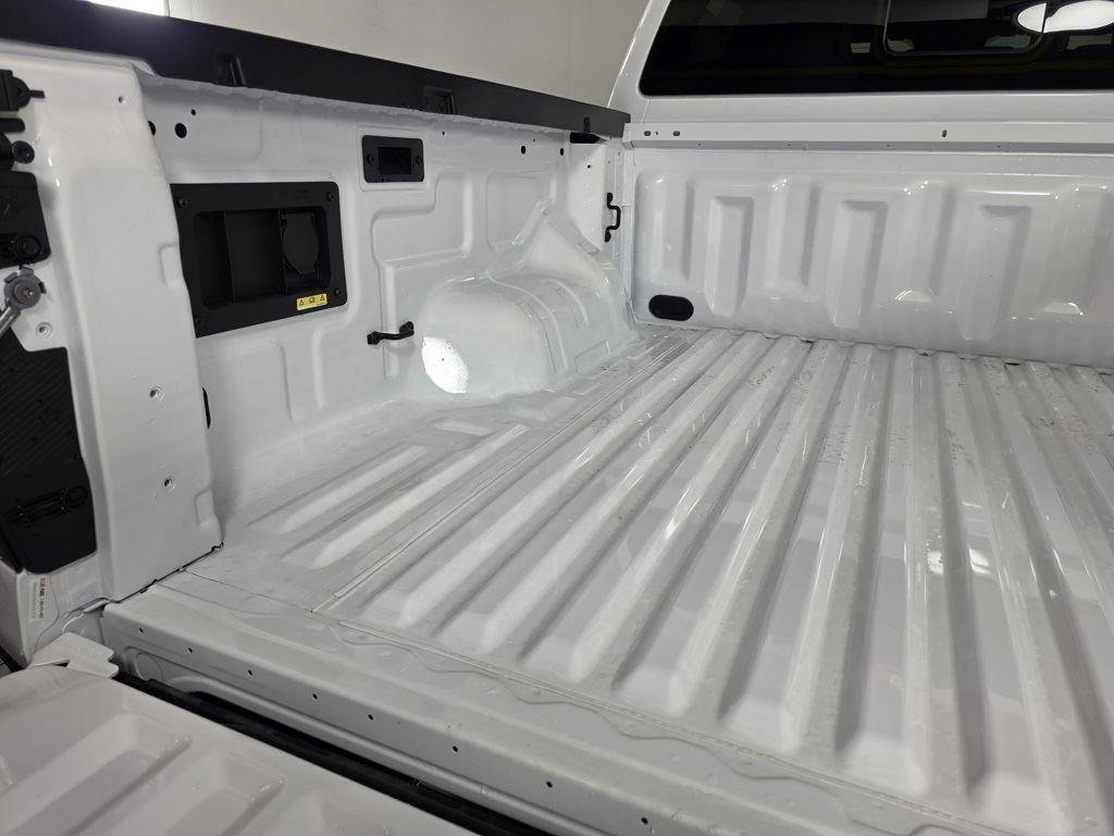 Used 2025 Oxford White Ford LARIAT image 7