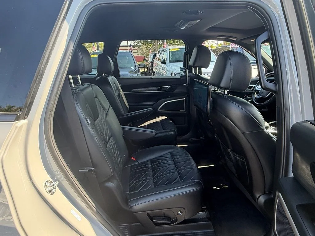 Used 2025 Wolf Gray Kia EX X-Pro image 19