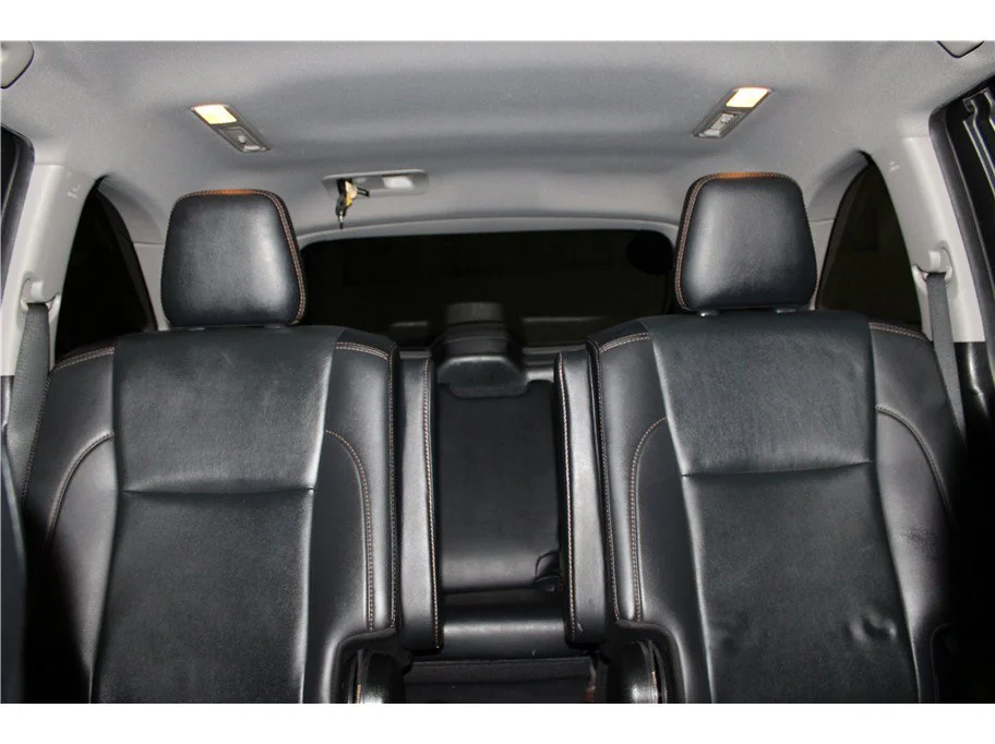 Used 2019 White Toyota XLE Sport Utility 4D image 26