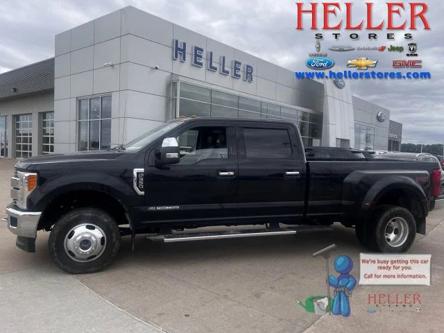 Used 2019 Black Metallic Ford Lariat image 1
