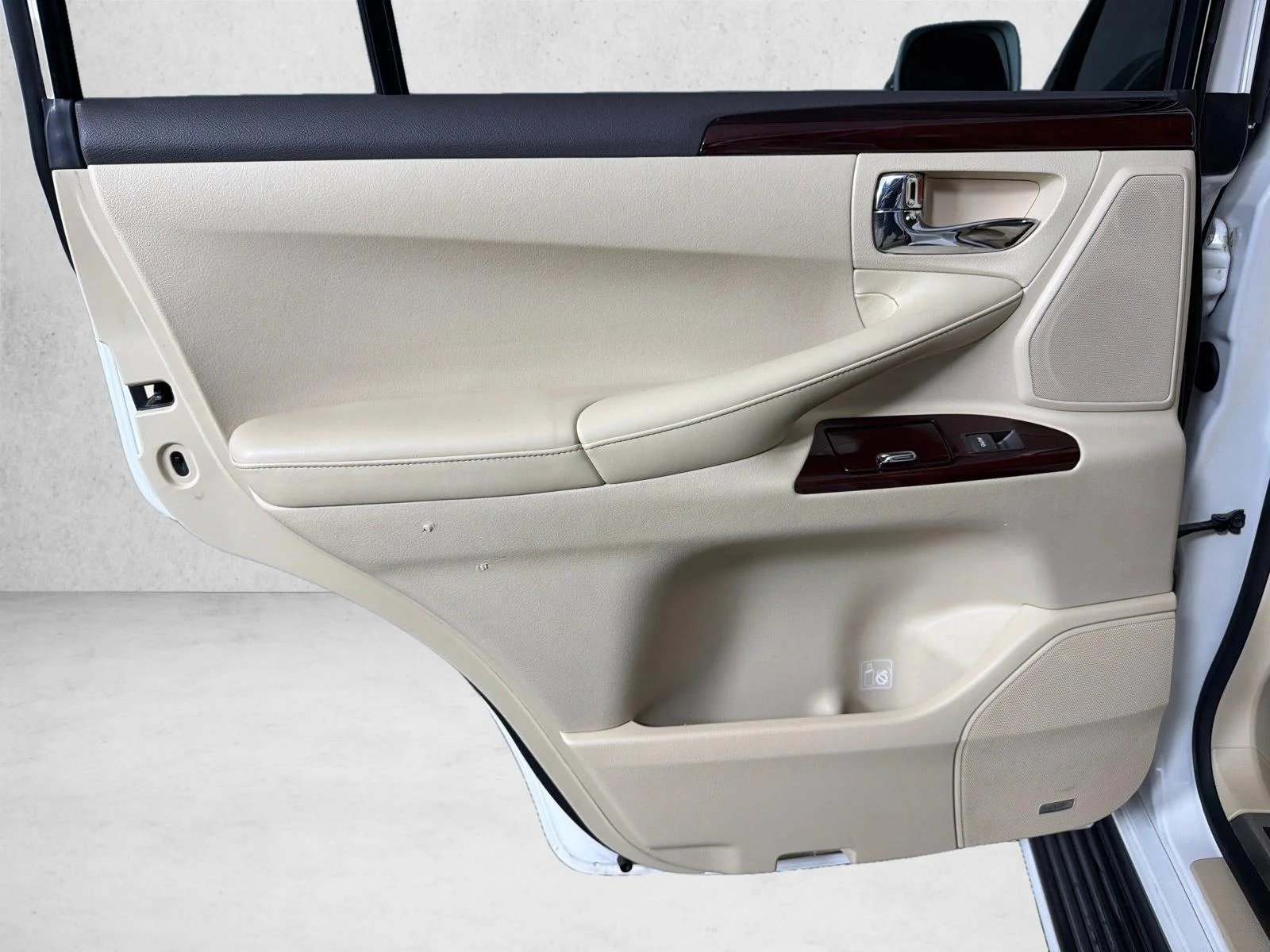 Used 2013 Starfire Pearl Lexus  image 24