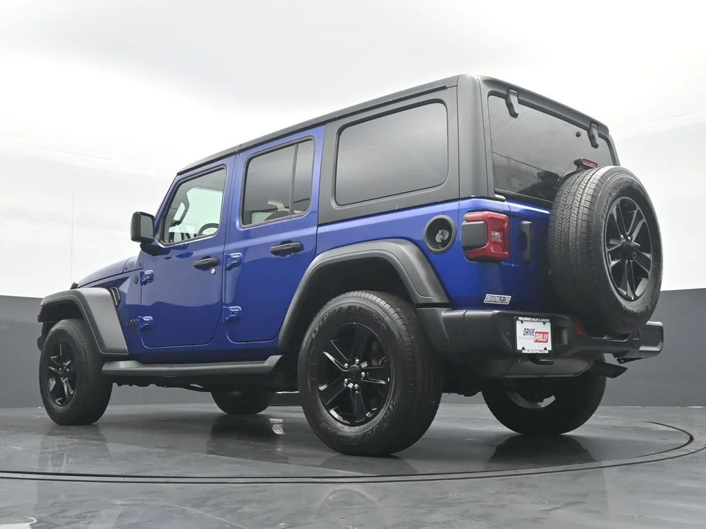 Used 2020 Blue Jeep Unlimited Sport Altitude image 28