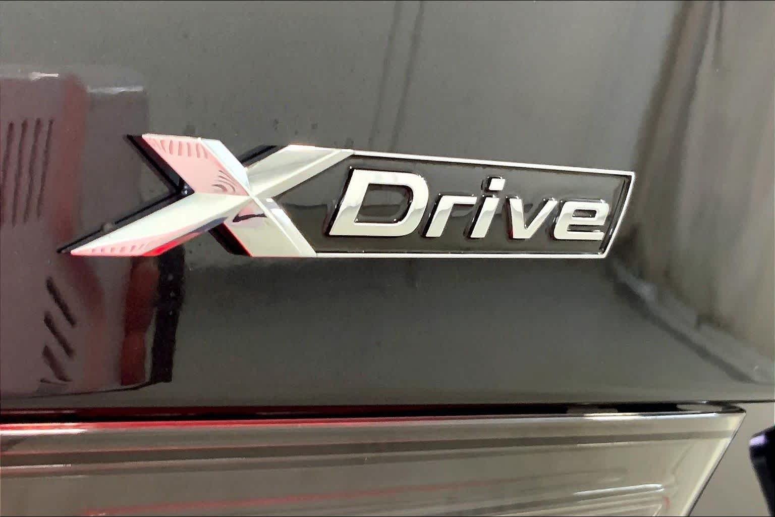 Used 2025 Black Sapphire Metallic BMW 330i xDrive image 9
