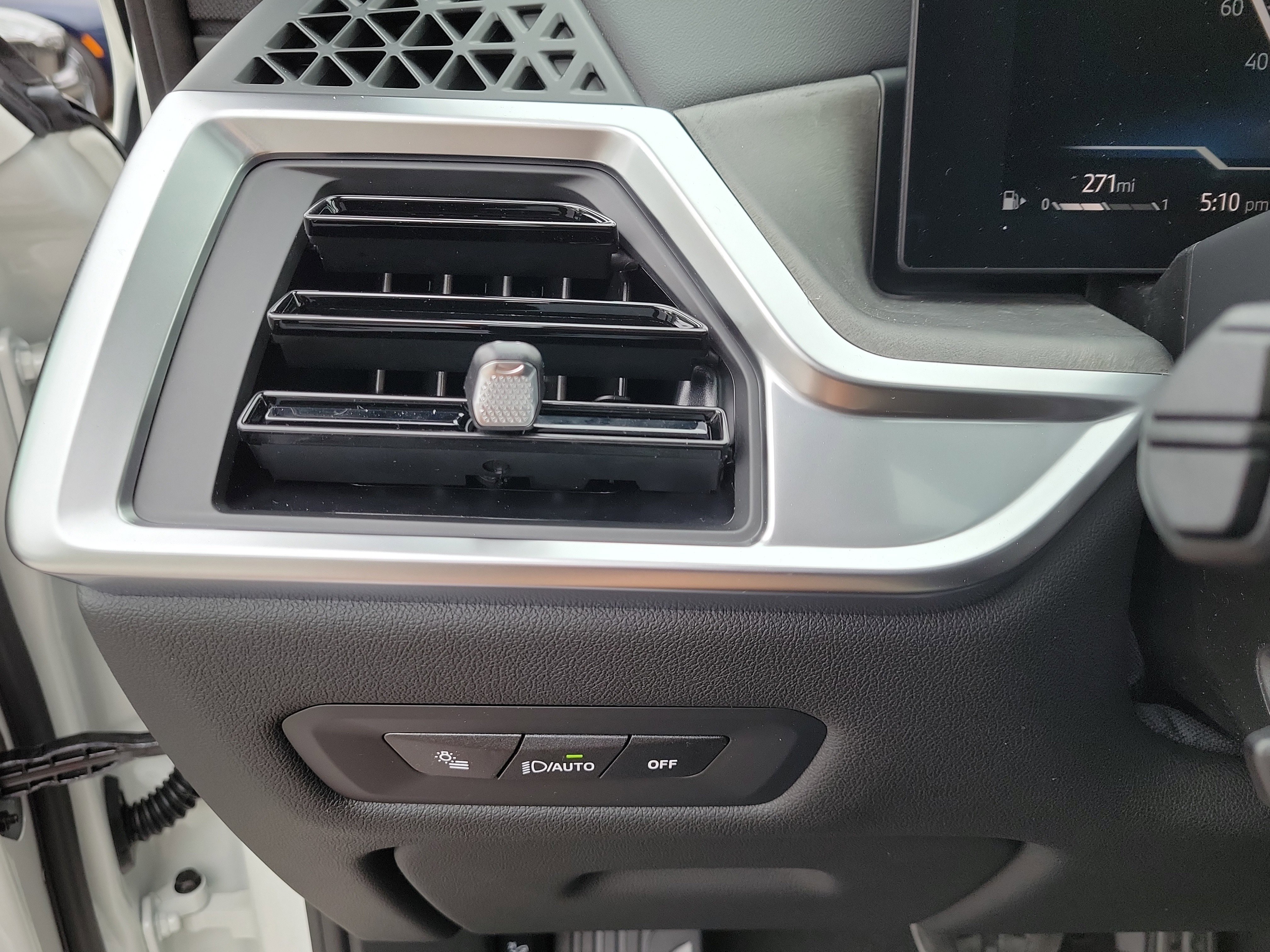 New 2026 Alpine White BMW xDrive40i image 18