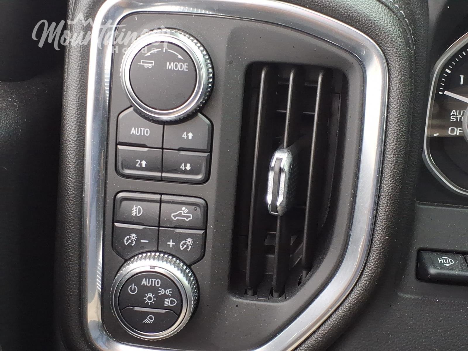 Used 2020 White Frost Tricoat GMC Denali image 33