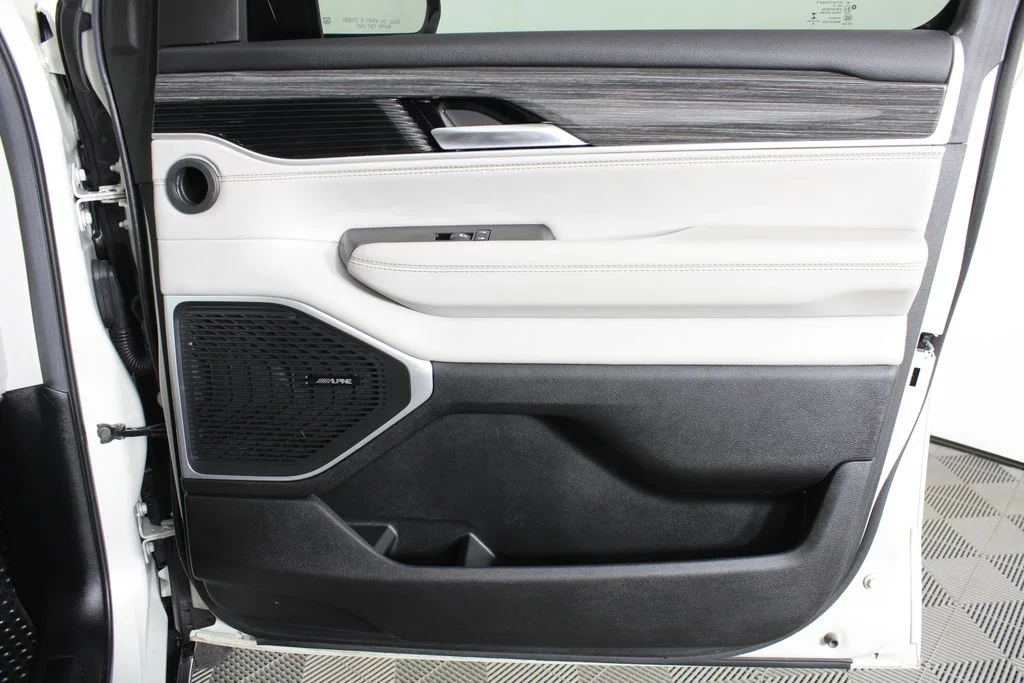 Used 2022 White Jeep Series II image 10